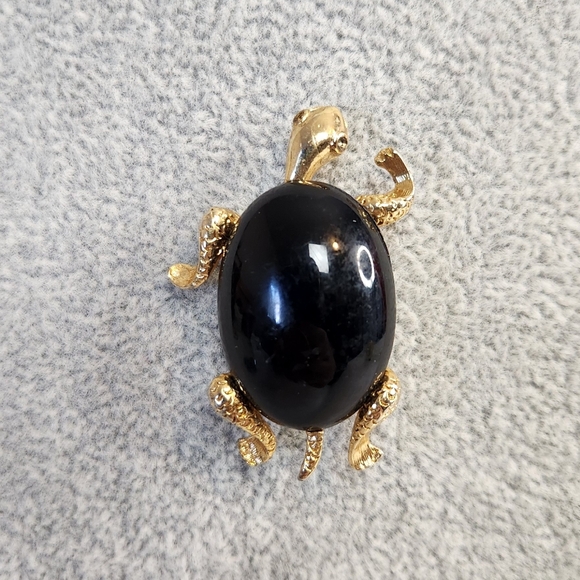 Vintage Jewelry - Vintage 1970s Gold Tone Turtle Brooch Pin Black Bead Shell Costume Jewelry 70s